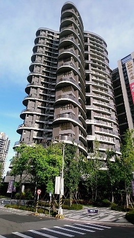 進駐服務新北市「冠德蝴水映」社區